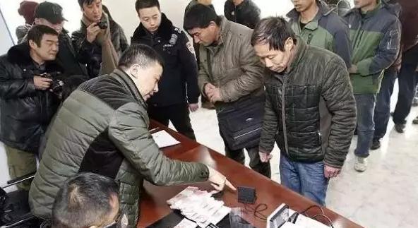 人到四十不交三人是什么意思,人到四十一不换二不碰是什么意思