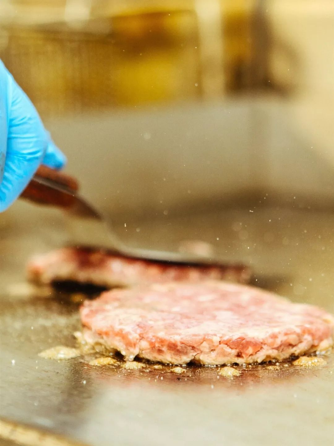 这个温州男孩做的汉堡“叫板”全球数一数二的汉堡品牌!还把店从法国开到了杭州……