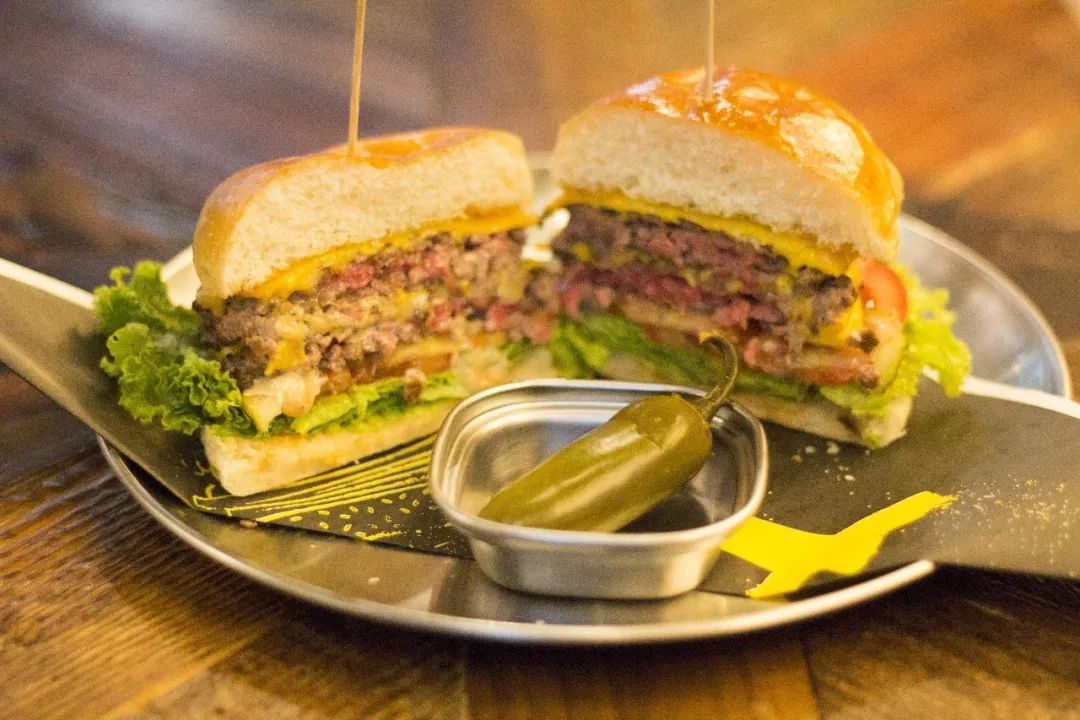 这个温州男孩做的汉堡“叫板”全球数一数二的汉堡品牌!还把店从法国开到了杭州……