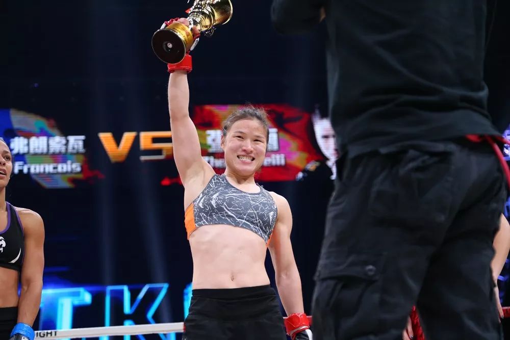 张伟丽格斗大师,张伟丽拳击机