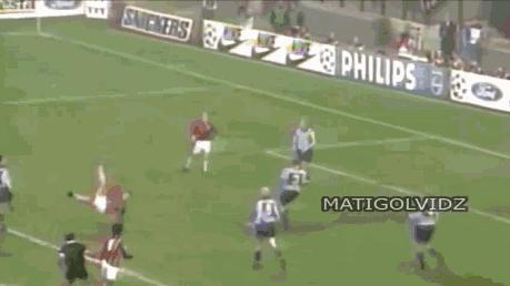 致范-巴斯滕：郁金香的魂，圣西罗的梦，翱翔绿茵的“天鹅王子”