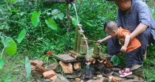 真·鲁班再世！61岁中国大爷造出2500年前鲁班凳，惊艳1000万外国网友：这还是我认识的中国功夫吗？