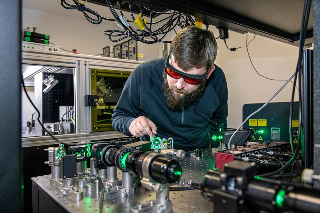 微软玻璃硬盘购买,微软研发的玻璃硬盘体积小空间大