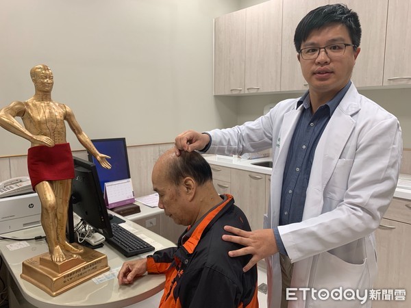 推拿、复健无效!他石头肩炸硬