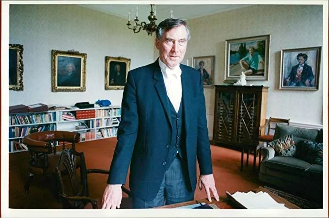 英国前首相卡梅伦被查,英国前首相卡梅伦打破沉默