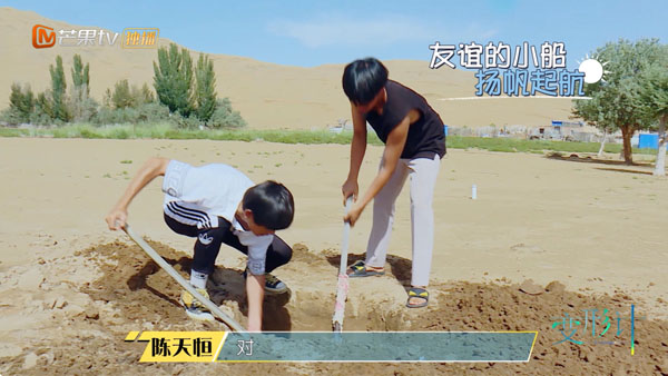 变形计沙漠少年完整视频,变形计谈足球少年