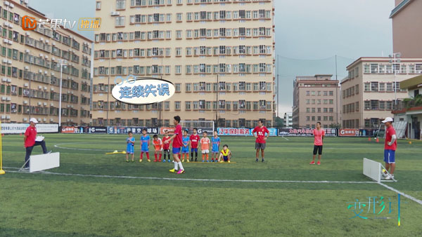 变形计沙漠少年完整视频,变形计谈足球少年