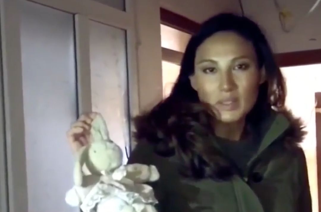 神操作！韩裔女歌手靠P图、简历造假，居然一路当上美国政府*官高**