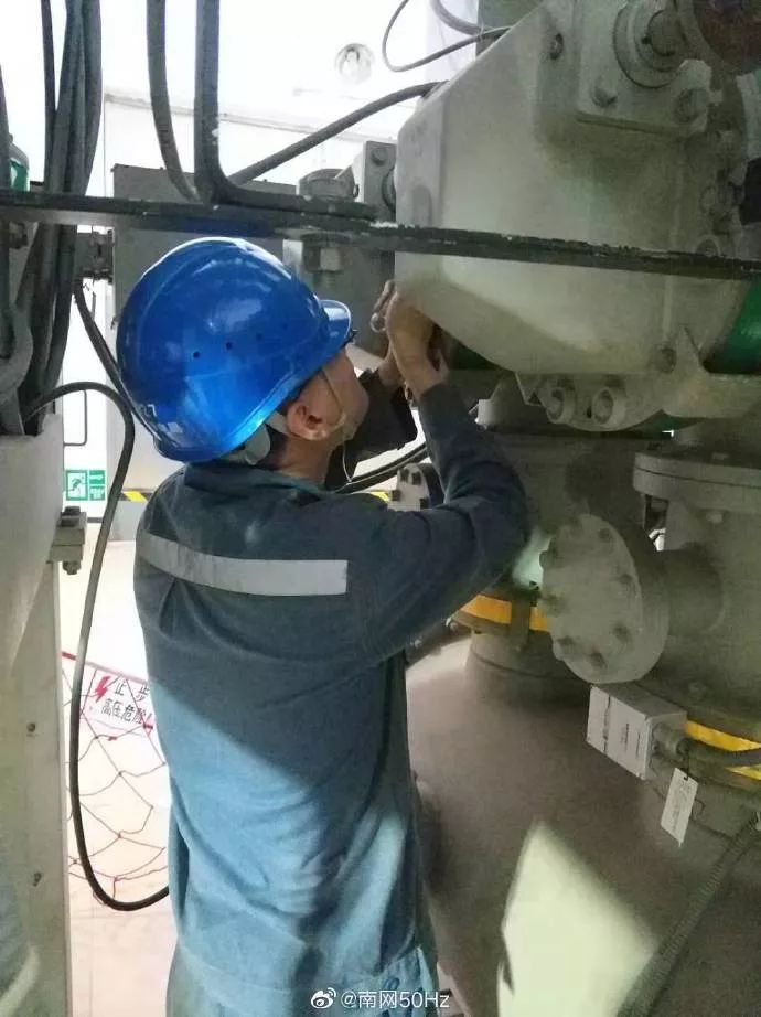 电网男女送礼都有啥？网友：送个锤子