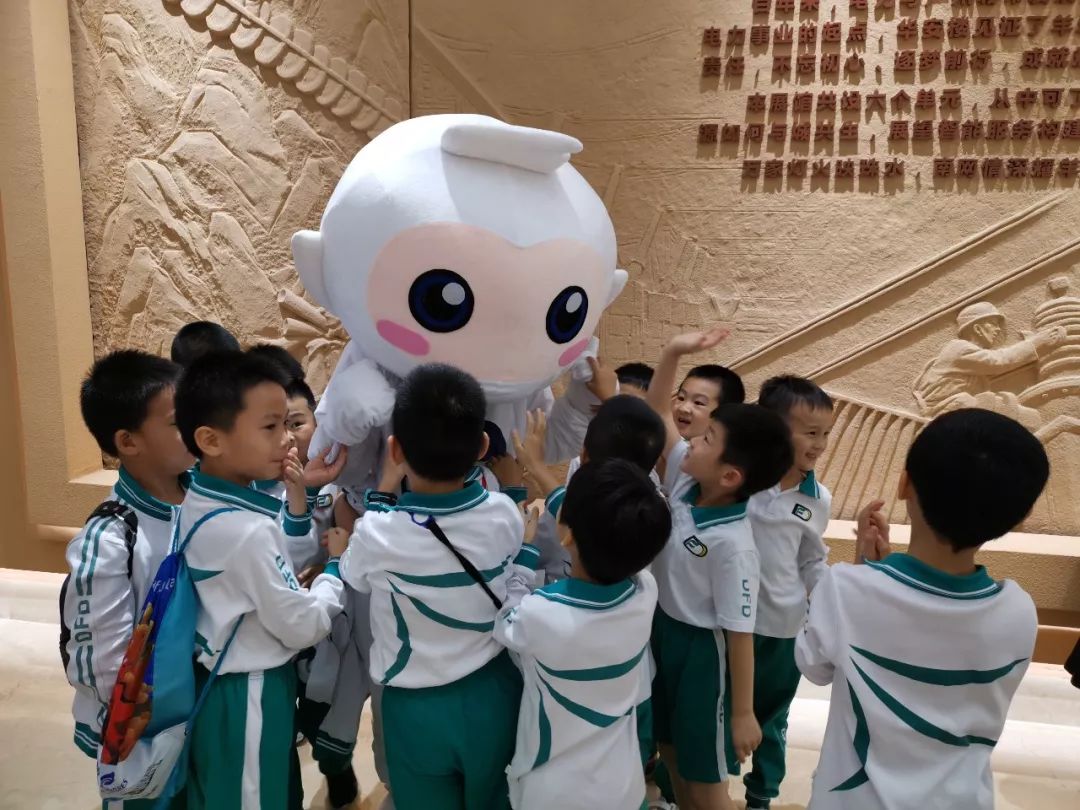 电网男女送礼都有啥？网友：送个锤子