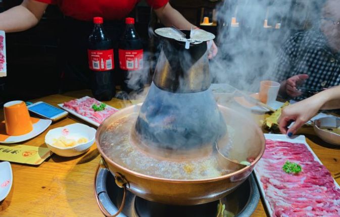 唉哟~~好凉快哟~~好大滴风哟~~~~呜呜喳喳的大风，吹的你们东倒西歪赶紧来点火锅续命