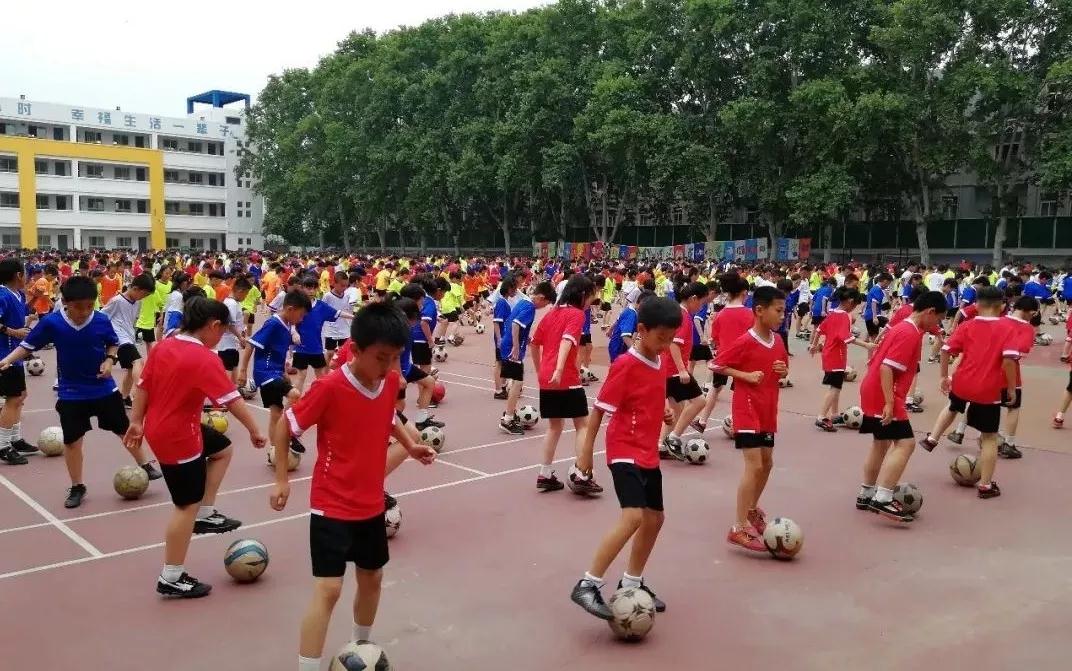 媒体:中国足球又被逼上绝路,中国足球输了吗