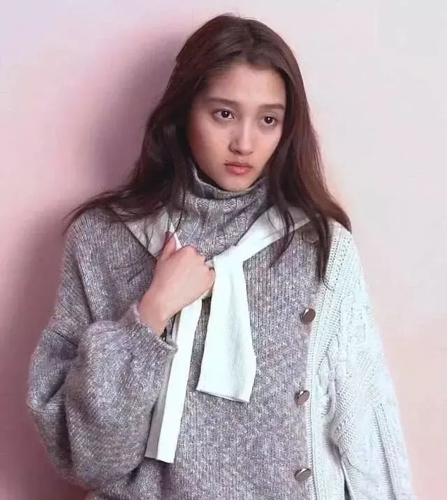 神似关晓彤又像黄磊跳舞视频,跟关晓彤长得差不多的人