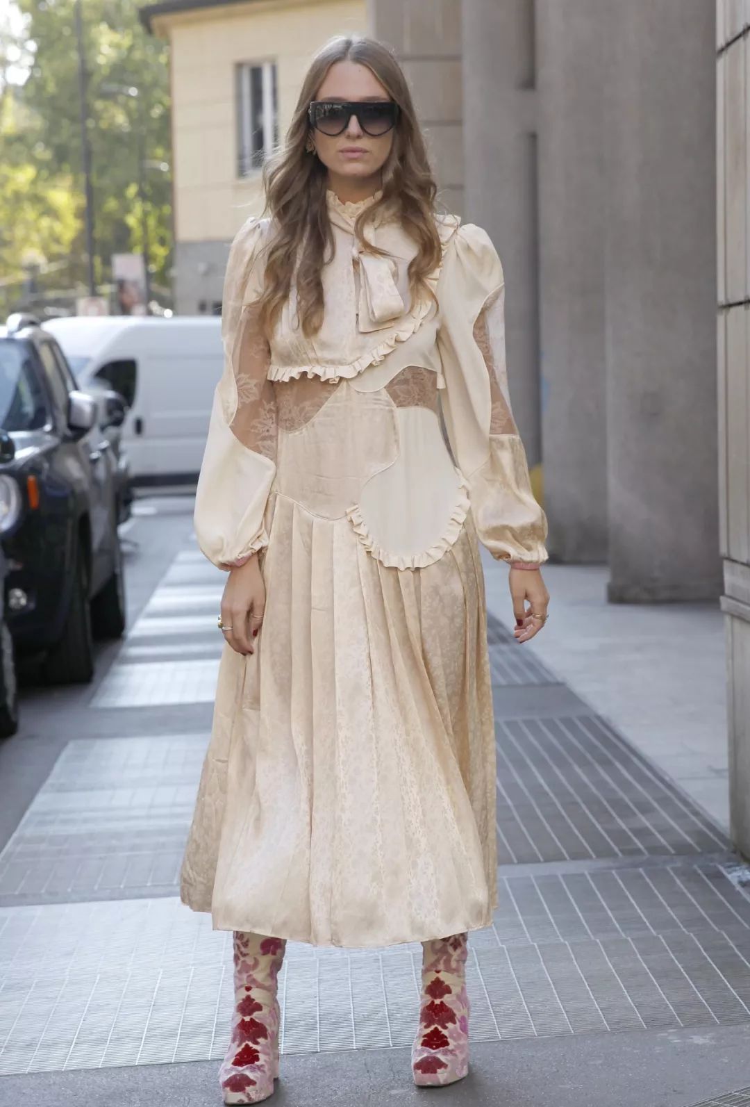 钟楚曦新中式穿搭同款,高级脸的钟楚曦独爱港风式穿搭