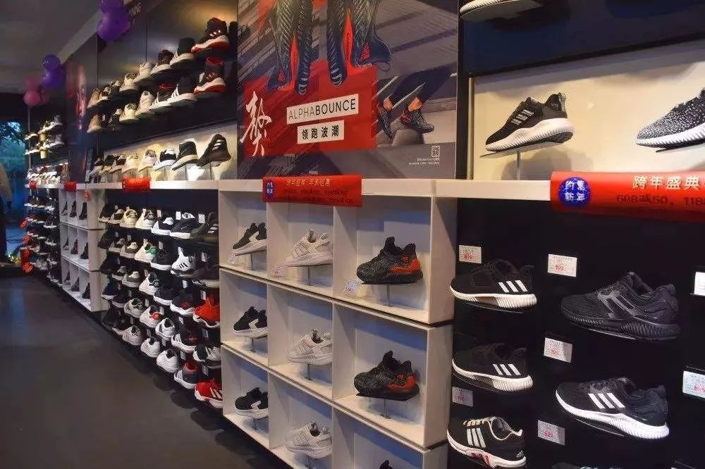 广州近日假冒品牌服装被查,临沂假货服装被查