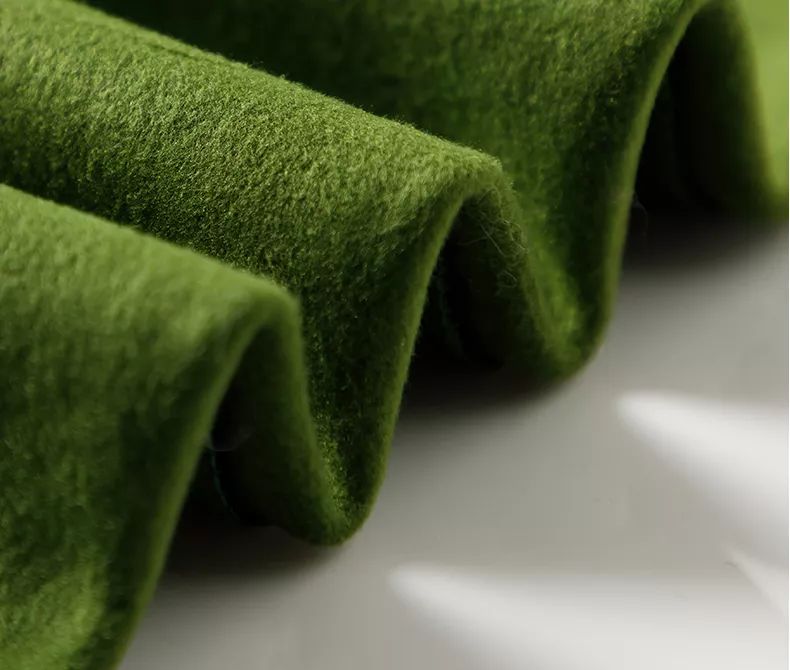 把护肤品穿在腿上是种什么体验？还能「显瘦10斤+超级保暖」