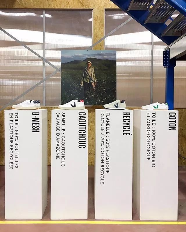 看中一个包包看了很久还是喜欢,看上了一款新款包包