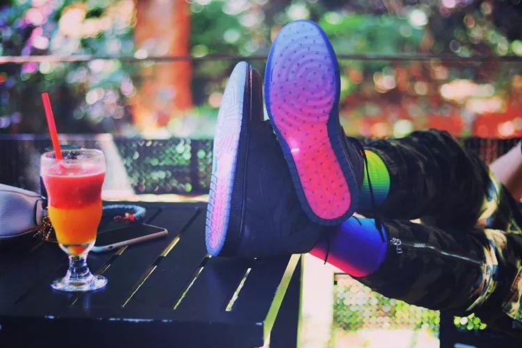 aj11黑红假鞋实战会怎样,aj1白黑2024新款这鞋怎么样