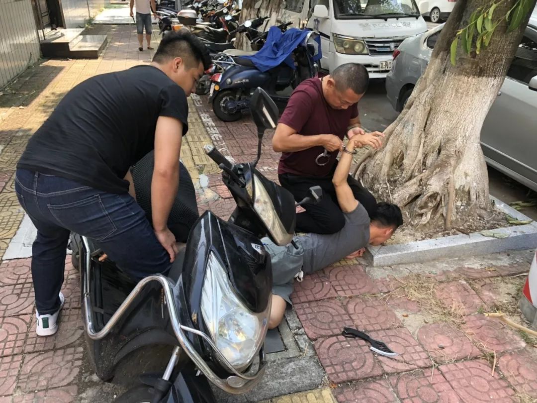 即使心脏做了两次支架手术，便衣警察颜海龙依然奋战在一线