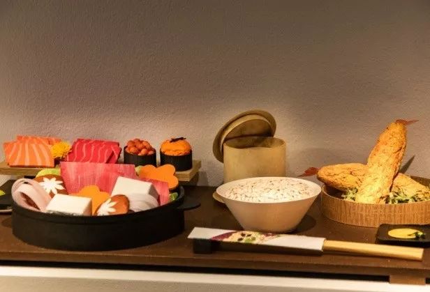 中国人烧给死人的纸扎，登上巴黎设计周，还被法国博物馆收藏