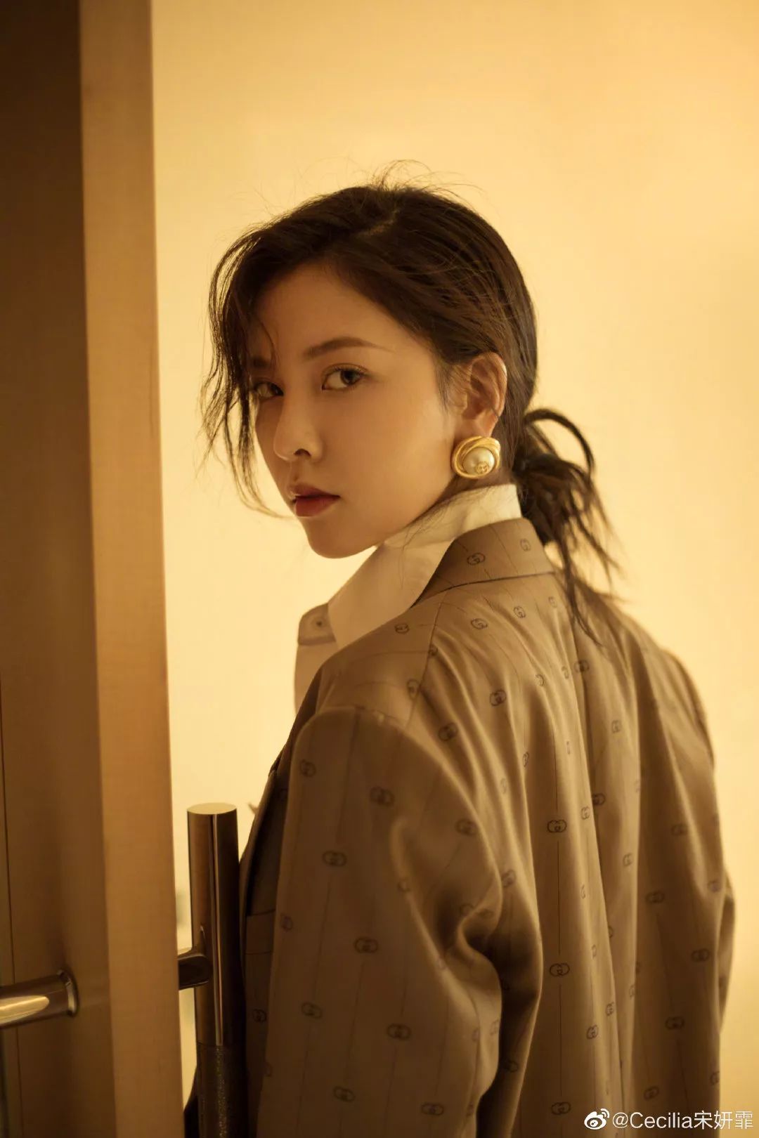 宋妍霏、泫雅破次元壁同框！原来plmm都是这样涂唇膏的