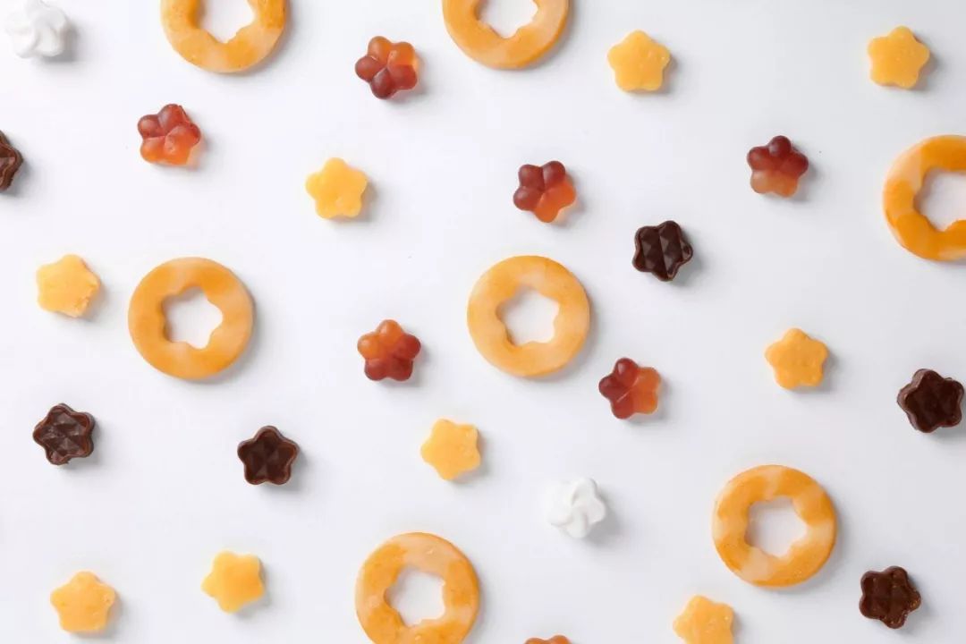 这个遥控器叫“挤粉刺”，按的时候就像我们在挤自己的青春痘