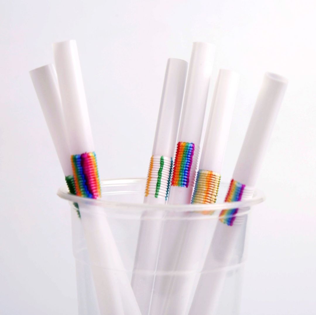 这个遥控器叫“挤粉刺”，按的时候就像我们在挤自己的青春痘