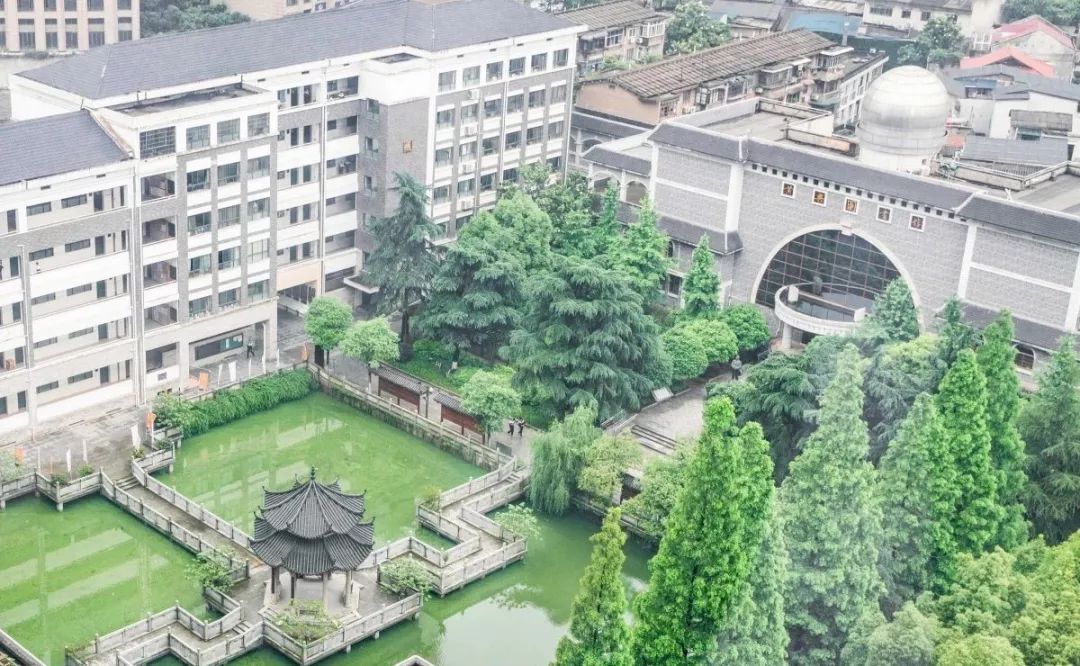 明德中学校园,明德学校美食