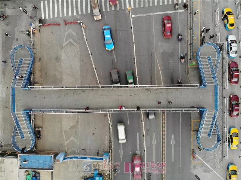 再见了！今天，飞鹅路汽车南站人行天桥被拆，这些旧照还记得吗？