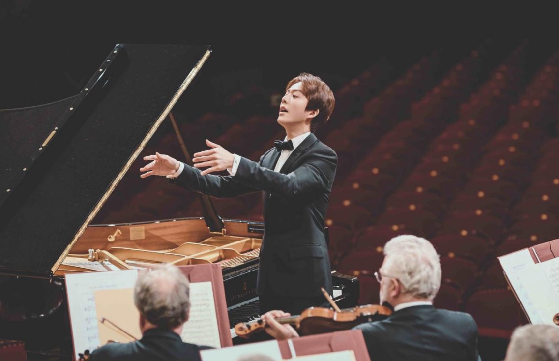 李云迪莫扎特奏鸣曲世界巡演,李云迪指挥肖邦第一与第二协奏曲