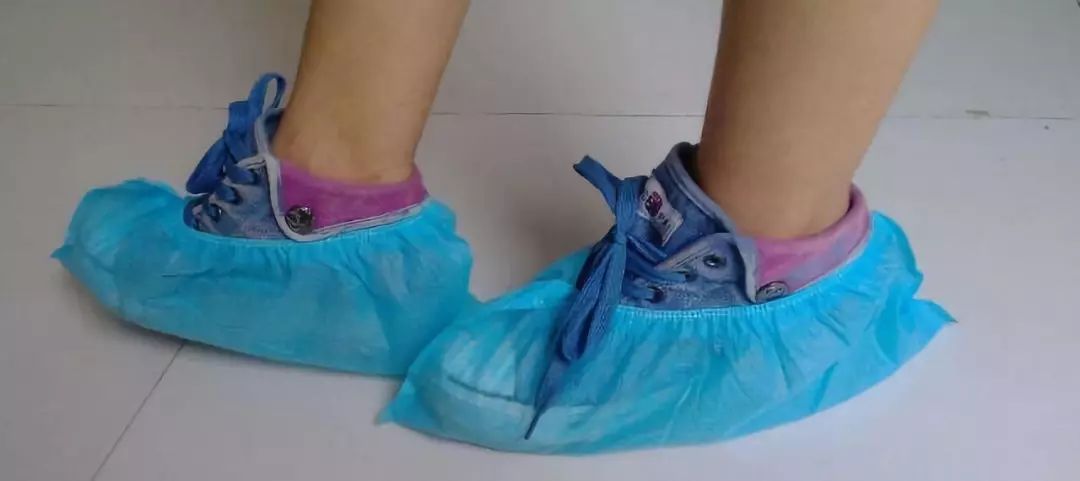 上电脑课不穿鞋套，也就失去了对互联网最基本的敬畏