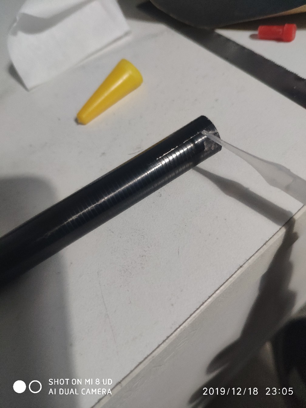 鱼竿被502胶水粘住拉不出来怎么办,鱼竿破裂最好的修复方法