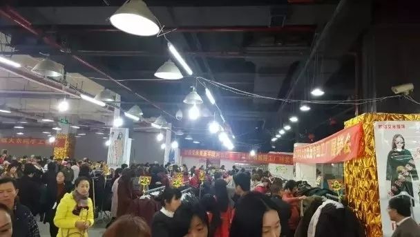 100%纯羊绒围巾清仓直播同城发货,厂家清仓直销獭兔毛围巾