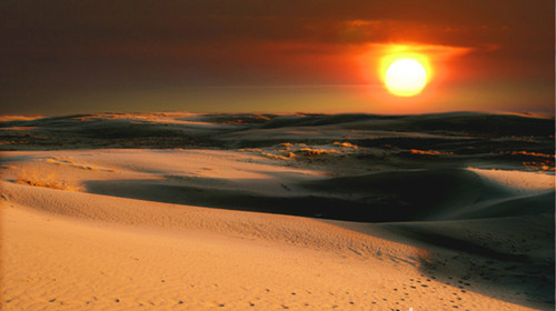 沙漠迷路为什么不能走直线,去沙漠走什么路线