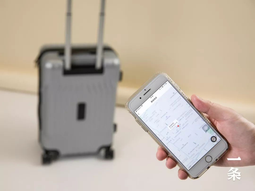 行李箱中的“战斗机”，能定位、不怕丢，还能给自己称重！||Chin@美物