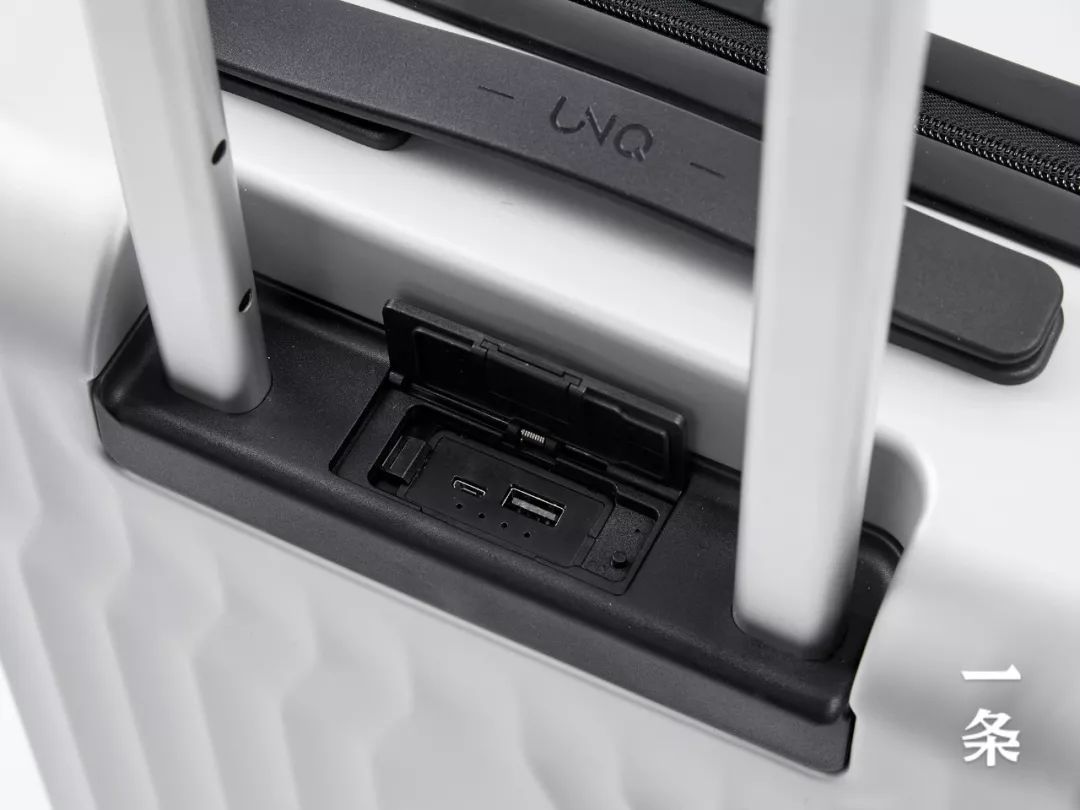 行李箱中的“战斗机”，能定位、不怕丢，还能给自己称重！||Chin@美物