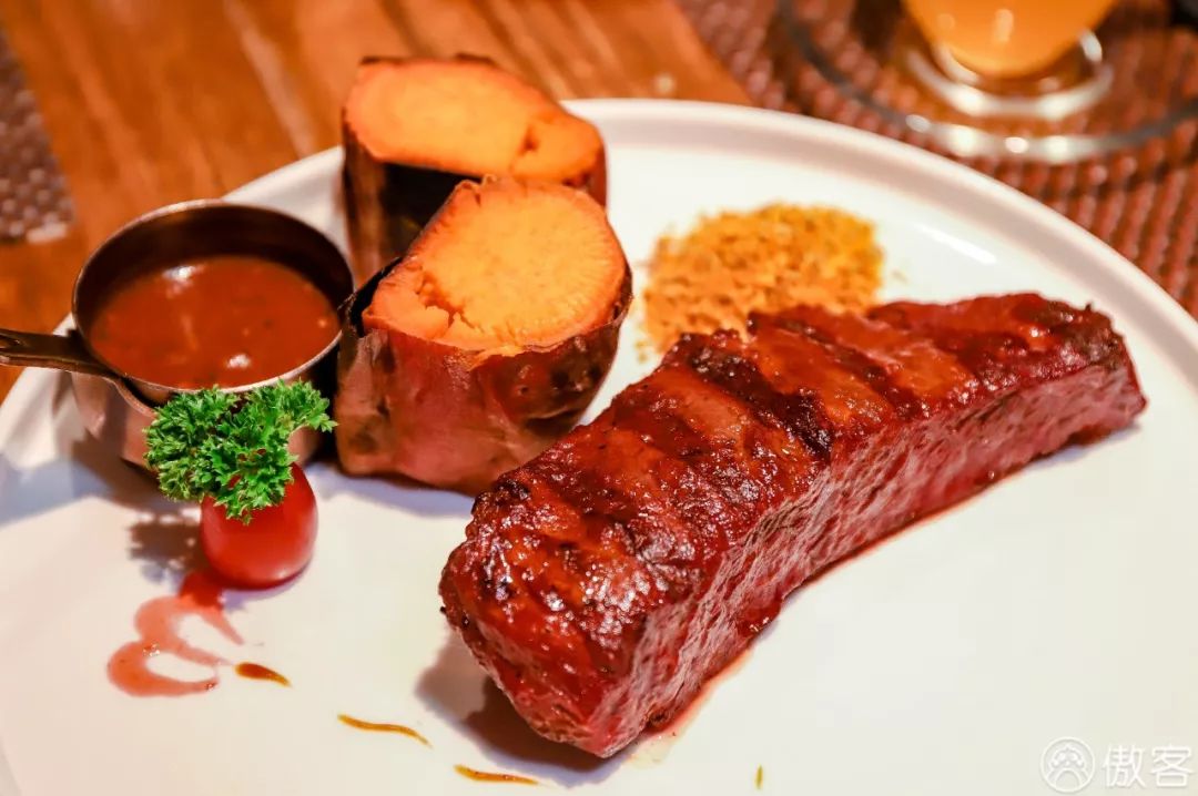 一周了，我还在想着他家的牛排芋酥杏片面包……