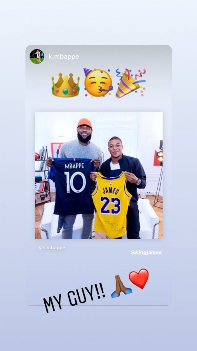 姆巴佩骑士庆祝,姆巴佩球迷给球星送礼物