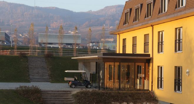 赵文卓子女学费,赵文卓女儿上最贵的学校