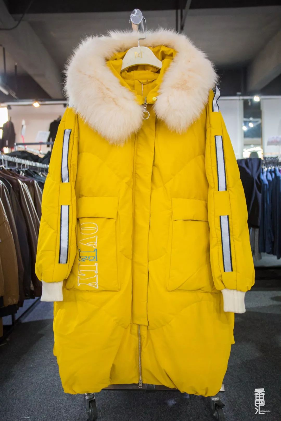 南村工厂特卖店,广州番禺南村特卖场服装