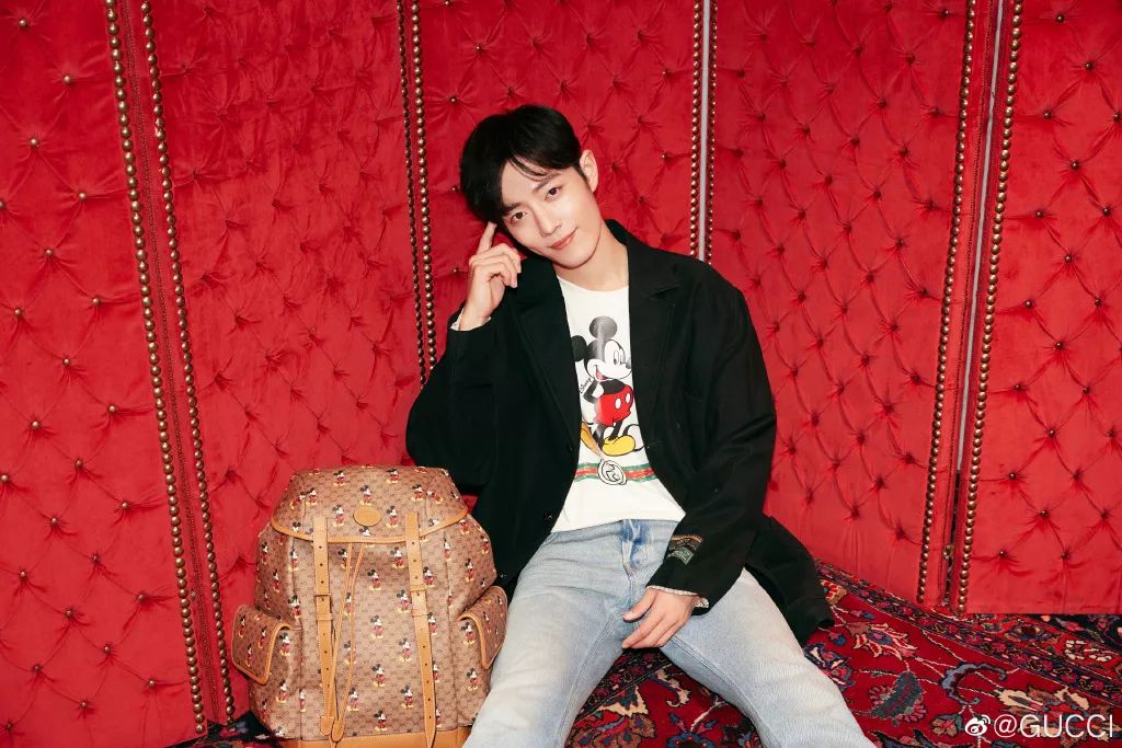 福利来惹！肖战的米老鼠竟没拼过*钟金**仁Gucci大秀浪漫表白？