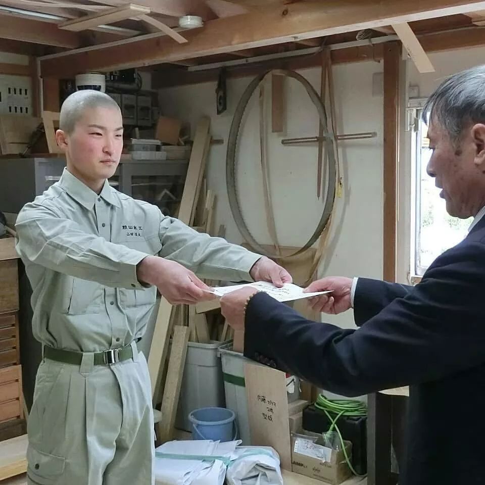 8年不许用手机、不许谈恋爱，被他骂过的60个光头都成了日本大师