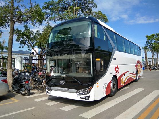 80多万的旅行轿车,80万旅游大巴车