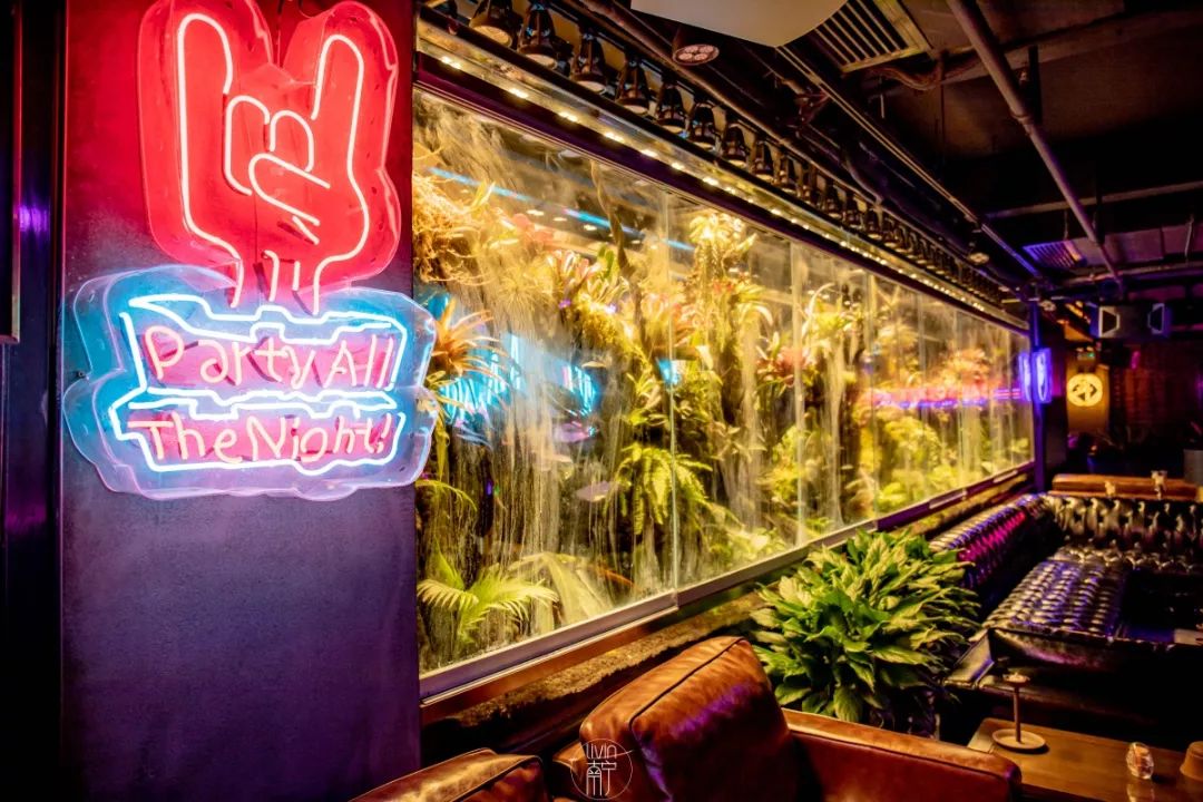 盛天地这间成都来的“网红酒馆”，谢霆锋都打卡了，你还没去过？