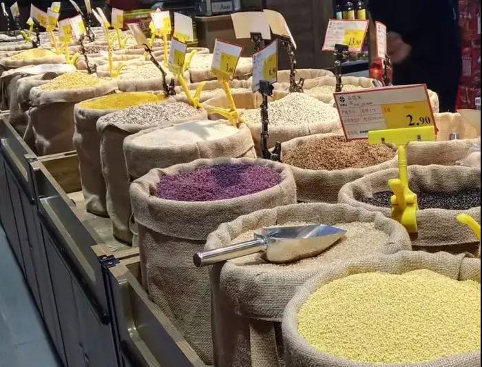 各商超回应货源充足,各商家积极备货