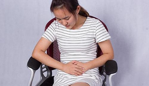 女孩因为打耳洞做手术,23岁女孩打耳洞