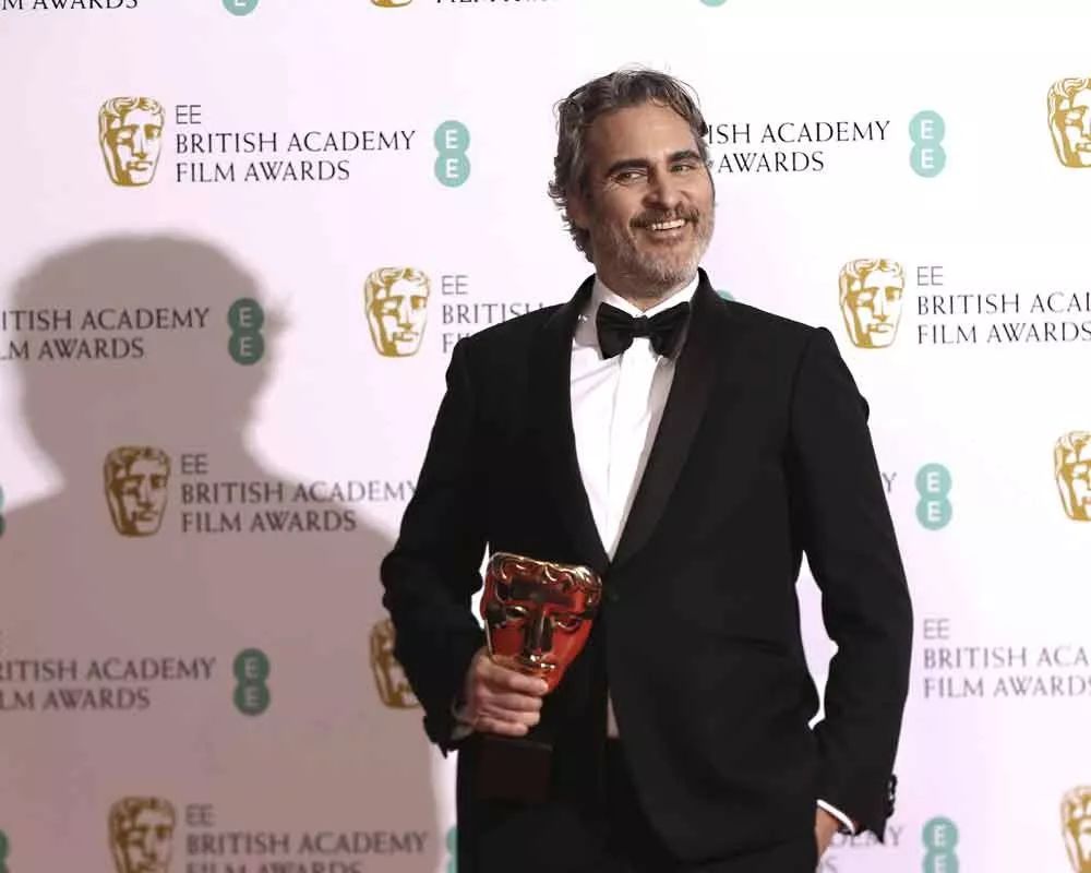 凯特穿蓝色旧裙子,凯特穿旧衣服走红毯