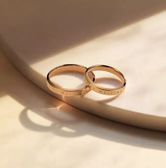 情侣送礼物送什么比较好,情侣必送东西有哪些