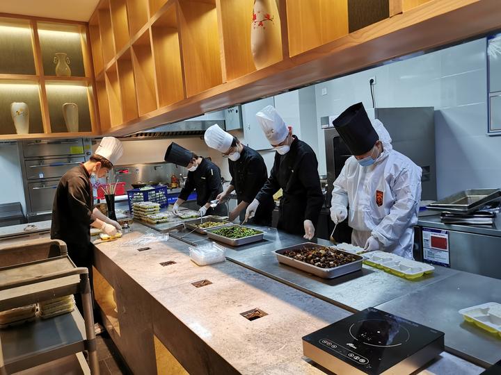 武汉人在酒店隔离多少个人,武汉乘客被隔离14天