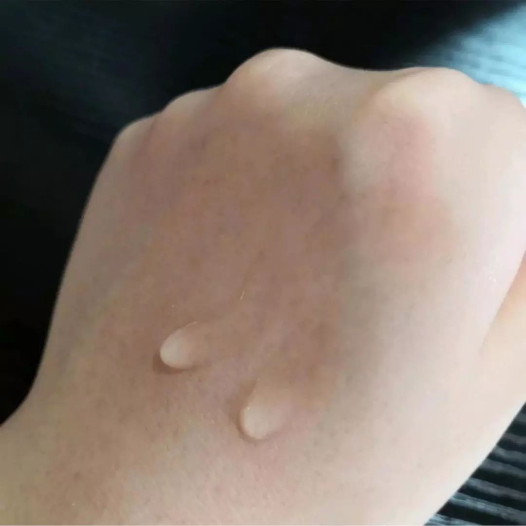 有了水乳精华脸嫩了,有了这些护肤品会更年轻